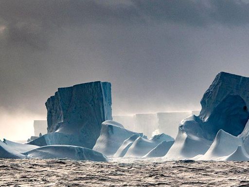 El iceberg más grande del mundo está atrapado girando en una prisión oceánica