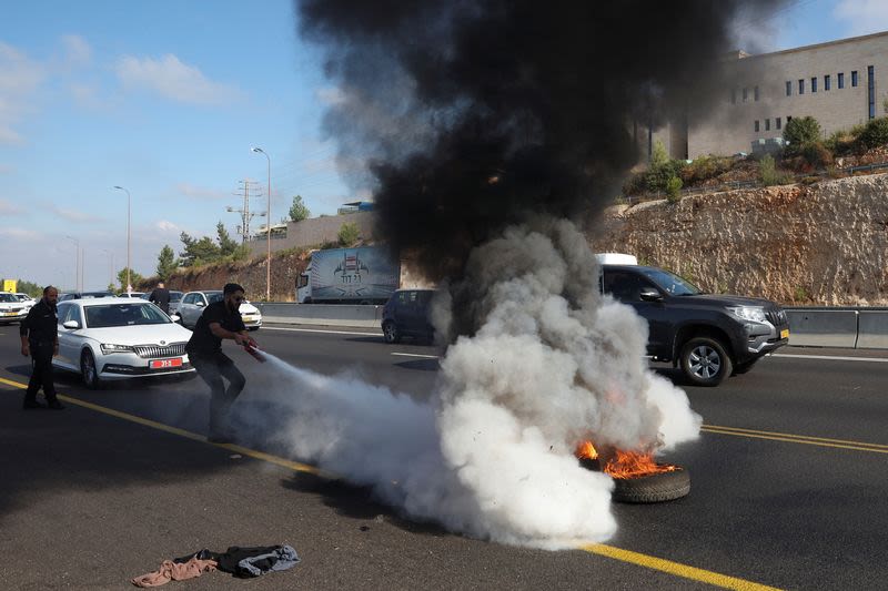 Israeli protesters urging Gaza deal block roads