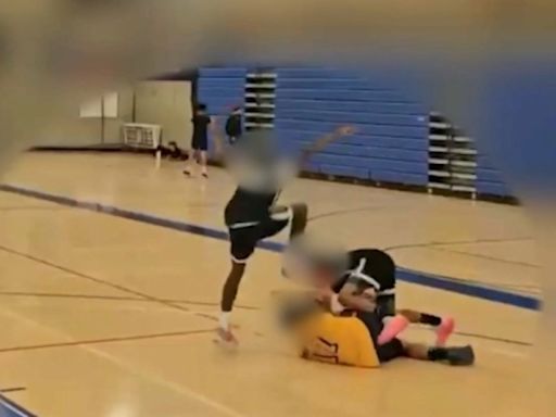 Teen hurt during youth basketball game in Alameda when player stomps on his head