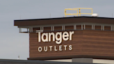 Viral video shows alleged shoplifters trapped inside Antioch Tanger Outlets store