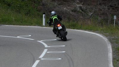 Nuevas señales para motoristas: su curiosa función evitará muchos accidentes de tráfico