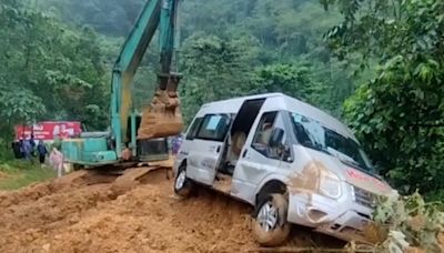 北部降雨釀山泥傾瀉 小巴遭掩埋增至11死