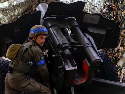Ukraine-Russia war – live: French and German leaders says Ukraine should be allowed to hit Russian targets