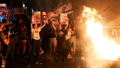 Israeli anti-government protesters march on Netanyahu's home