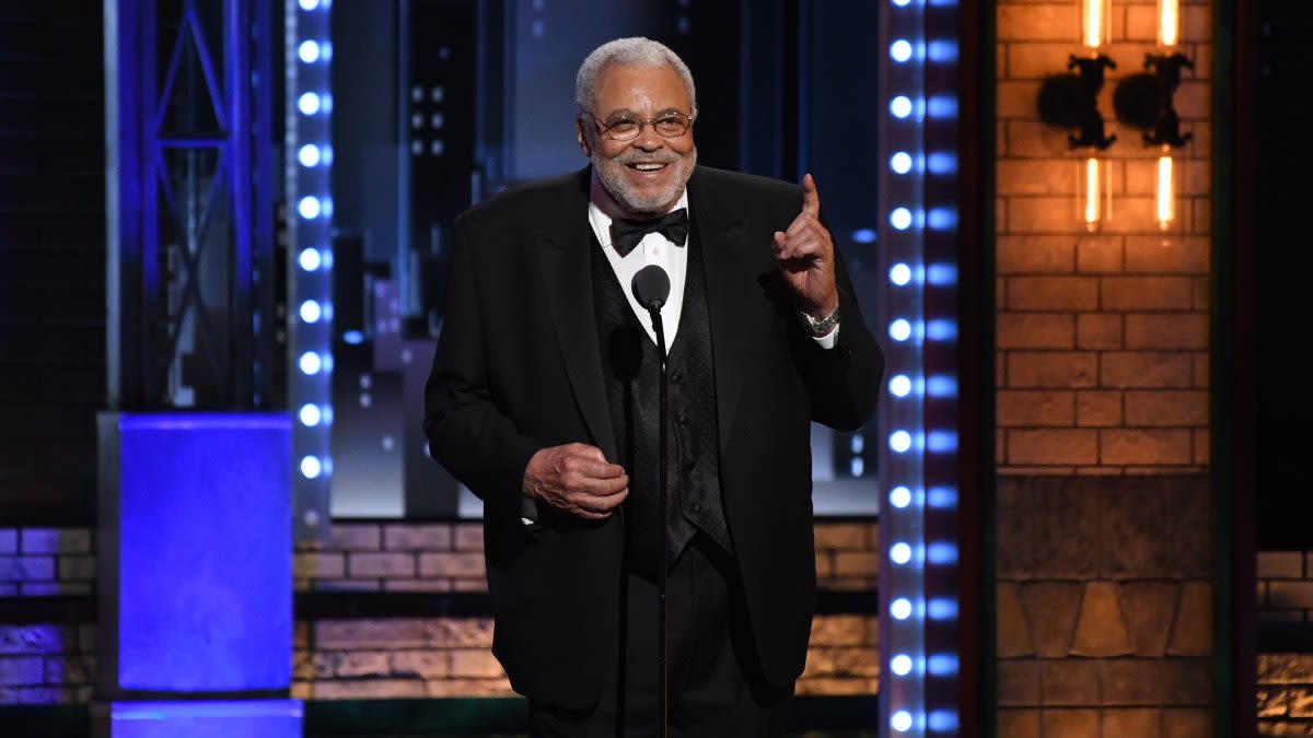 Broadway theaters to dim lights Thursday in memory of James Earl Jones