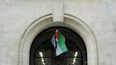 L'entrée des locaux historiques de Sciences Po Paris à nouveau bloquée brièvement