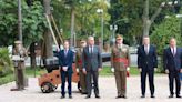 Sanz expresa su "gratitud" al Rey Felipe VI en el izado de la bandera por el décimo aniversario de su reinado