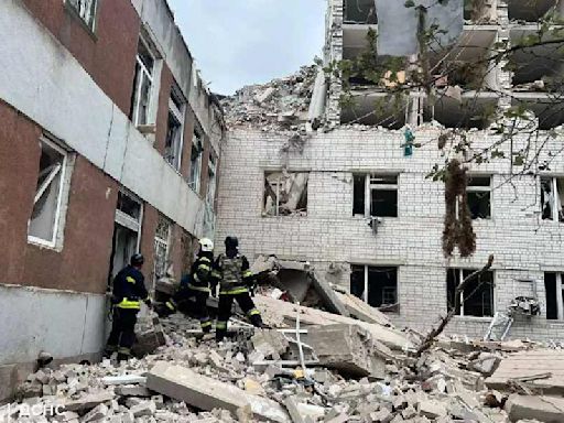 Nine dead as Russia attacks medical centre while patients still leave building