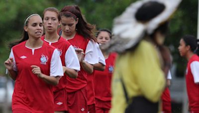 Las invencibles Queens Park Ladies, jugadoras menores de 12 años que dominaron el fútbol masculino - La Opinión