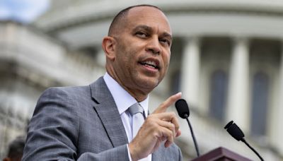 Hakeem Jeffries to bring Democrats' concerns to Biden about his campaign