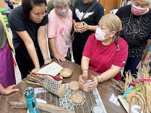 臺東藺草編研習成果展 縣立圖書館精采呈現