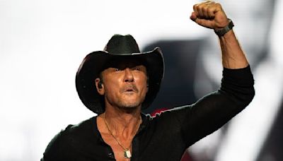 Review: Tim McGraw was on all night like a porch light at Xcel Energy Center