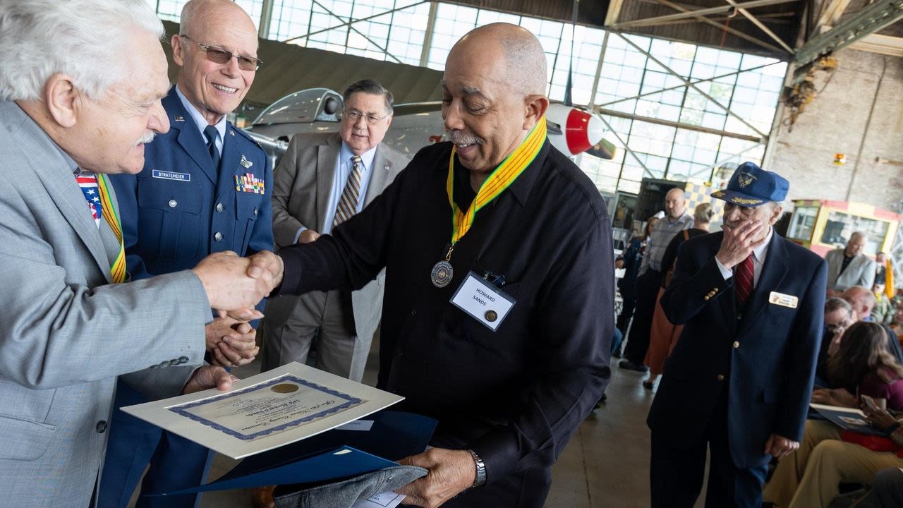 Veterans receive 50th Vietnam Anniversary Commemorative Medal at American Airpower Museum