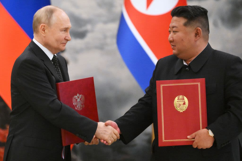 Kim Jong Un, Putin Sign Mutual Defense Pact in North Korea