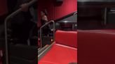 Lady Cinemex: Mujer hace escándalo porque la sacan de sala de cine