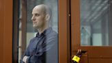 Evan Gershkovich: Jornalista dos EUA acusado de espionagem é julgado na Rússia