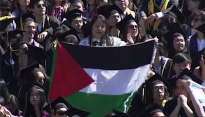 Las protestas propalestinas se cuelan en la ceremonia de graduación en Berkeley, EEUU