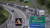 Stau am Gotthard Vorgeschmack auf Ferienbeginn