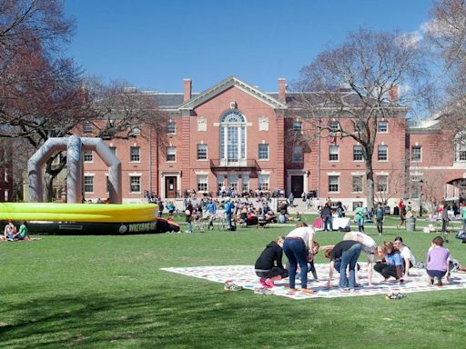 How Ivy League Hopefuls Can Build Their Network This Summer