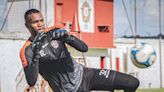 Hoje barrado no Corinthians, Carlos Miguel já esteve na mira do São Paulo