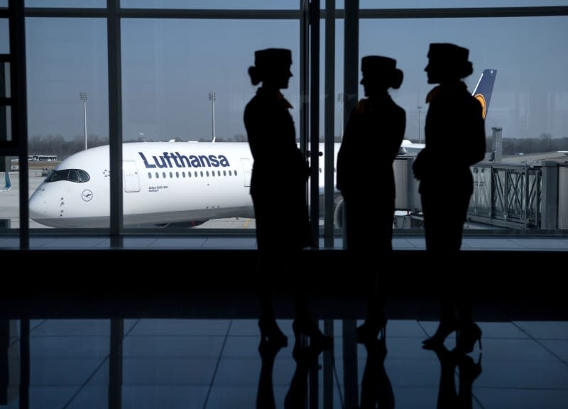 Lufthansa flight attendants accept collective bargaining agreement