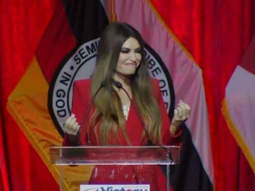 Kimberly Guilfoyle forced to ask audience to clap as awkward speech falls flat