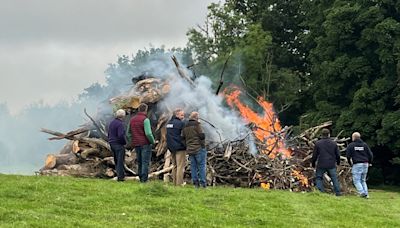 Farmers light bonfires to send election message