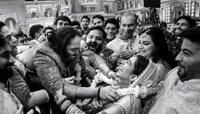 Anant Ambani, Radhika Merchant Sport Their Biggest Smiles During Varmala, Wedding Photographer Drops Pic - News18