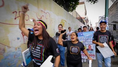 Young Venezuelan opposition voters prepare to leave the country if Maduro is reelected