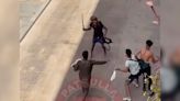 Un hombre amenaza con una catana a varios jóvenes en una pelea sin heridos en Barcelona