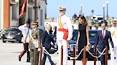 (AM)Los Reyes y la Princesa presiden los actos del Carmen en la Escuela Naval de Marín, con la graduación de 111 alumnos