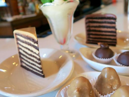 A New Orleans restaurant known for cakes and cocktails is closing after 8 years