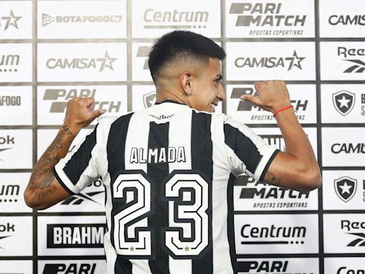 Botafogo apresenta a contratação mais cara do futebol brasileiro