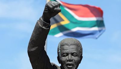 Columna de George M Moneymangene: El legado de Nelson Mandela - La Tercera