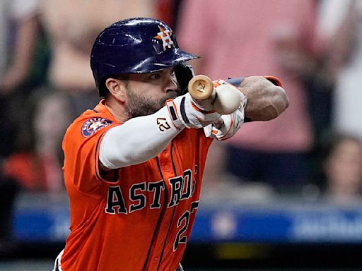 Altuve drives in go-ahead run, steals 300th base to lead Astros over Mariners 5-3