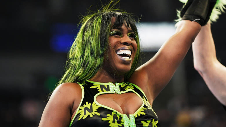 WWE's Naomi Gives Flowers To Former NWA Women's Champion - Wrestling Inc.