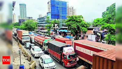 Six-hour Traffic Snarl on G'bander Road Due to Trailer Snag | Thane News - Times of India