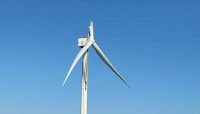 Broken blade parts from Vineyard Wind turbine reaches Cape