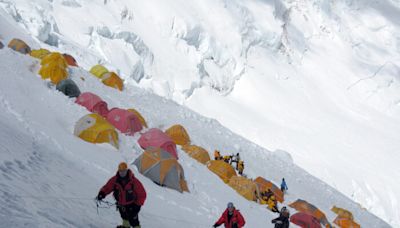 Man Dies in His Tent at Camp 3 on Everest-Lhotse