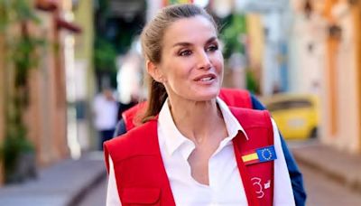 Letizia recupera el chaleco rojo de cooperante: la fecha de su próximo viaje y el motivo del cambio de destino