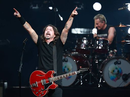 Review: Can 2 hours and 49 minutes feel too short? If it’s a Foo Fighters concert, yes.