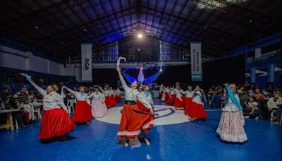 Riograndenses colmaron el Club San Martín para celebrar el 25 de Mayo - Diario El Sureño