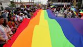 Activistas y migrantes marchan por el Orgullo en la frontera sur de México