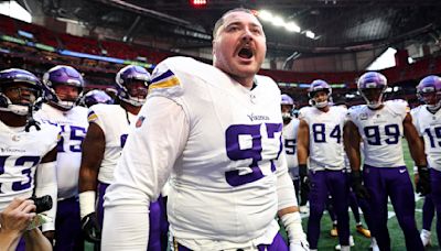 Vikings extend DT Harrison Phillips' contract through 2026 NFL season