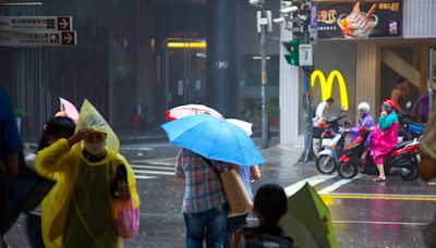 懶人包／颱風假「不是」休假！這類人和放假無緣…一文搞懂出勤薪水怎麼算？遇「休息日」有加班費？