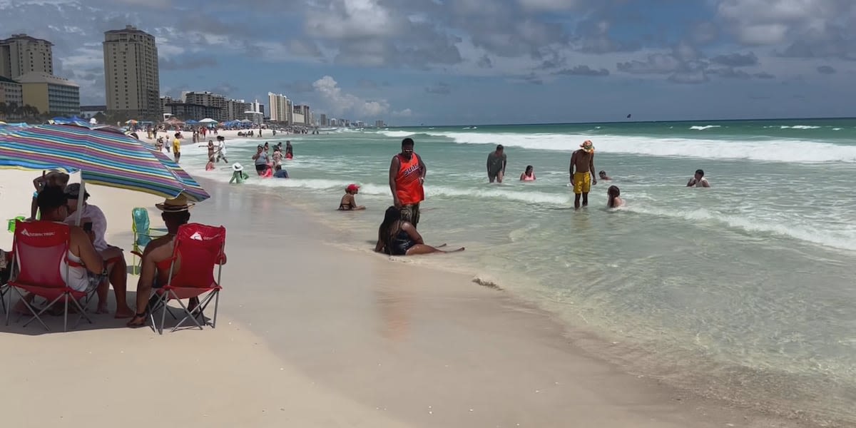 People still getting in the gulf despite double red flags, lifeguard warnings