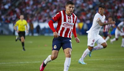 Querétaro busca potenciar su ataque: Ronaldo Cisneros en la mira tras salida de Chivas