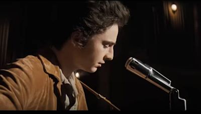 Timothée Chalamet canta como Bob Dylan en el tráiler de “A Complete Unknown”