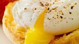 Cook a ‘perfect’ poached egg in 90 seconds without a pan or vinegar