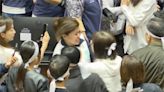 林俊憲酸民眾黨「炸雞組變衝組」 網笑：想跟民進黨要胡椒鹽？